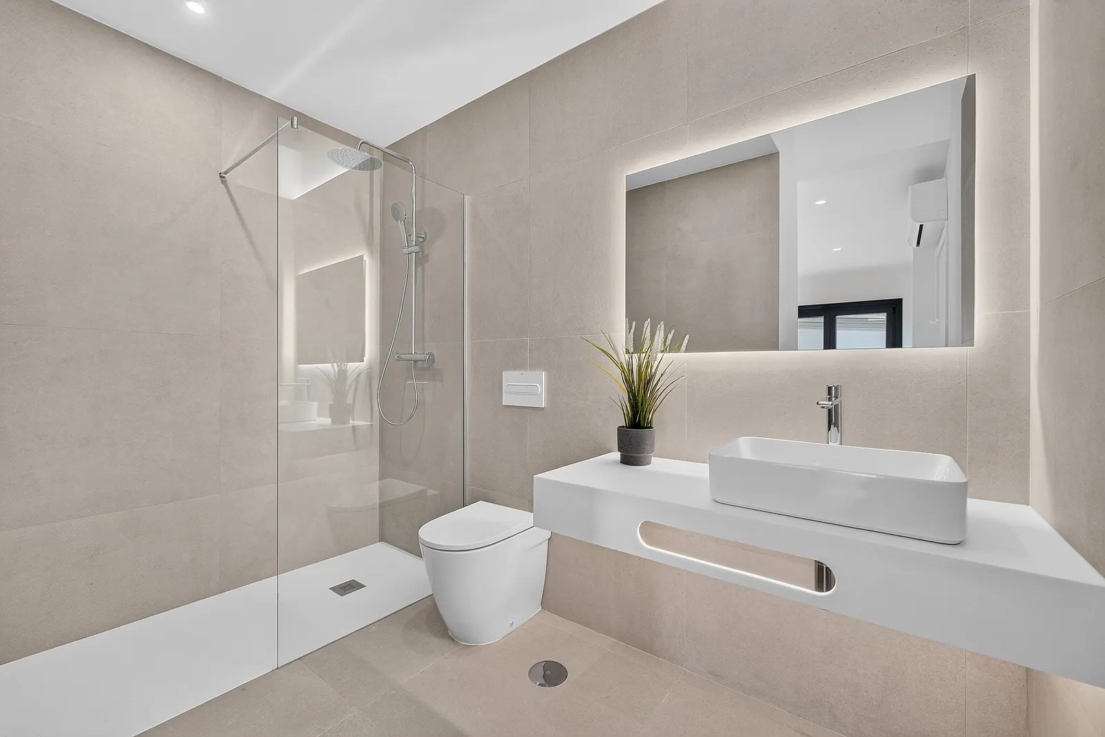 Baño con ducha de cristal