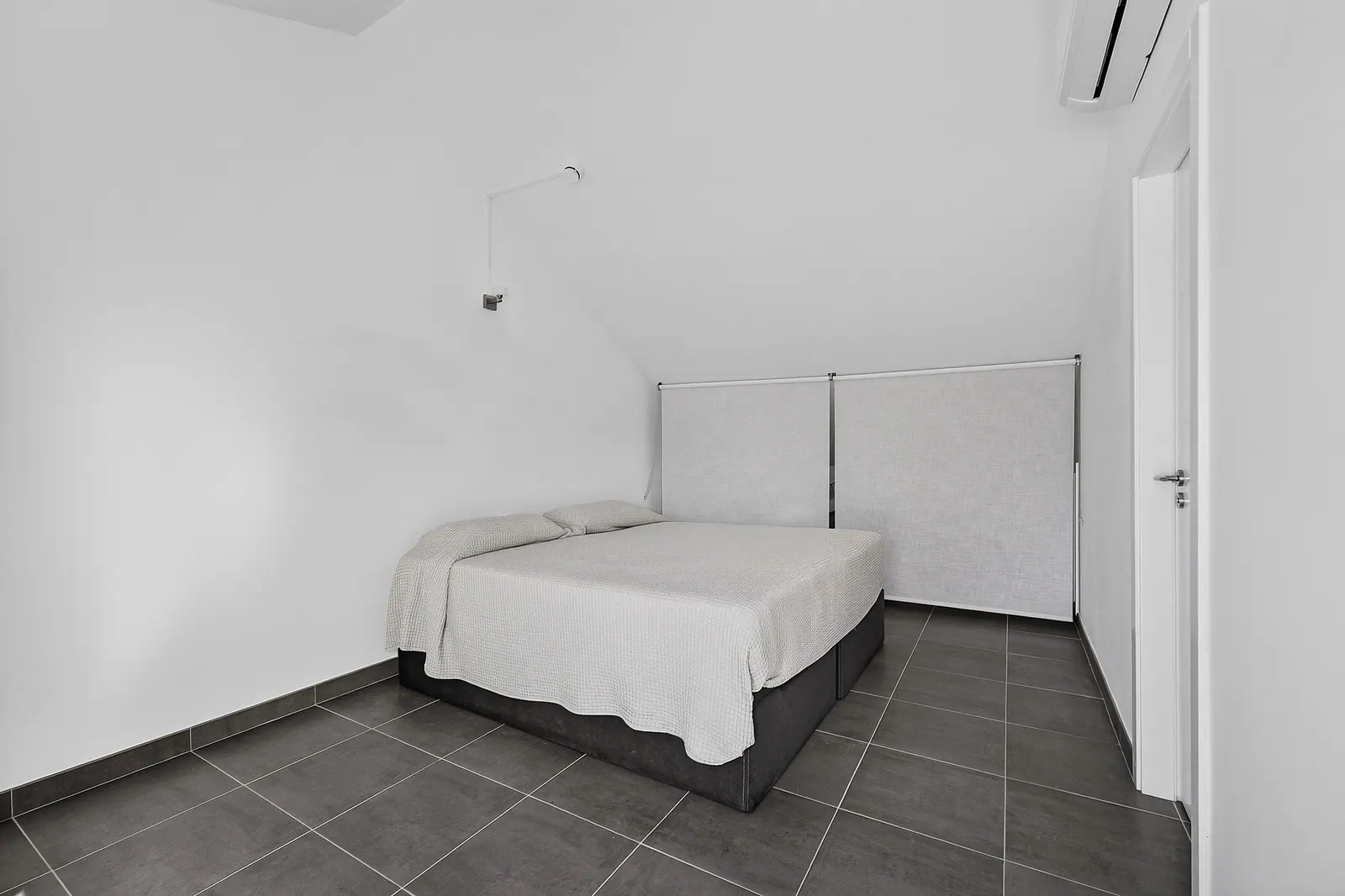 Dormitorio principal abuhardillado