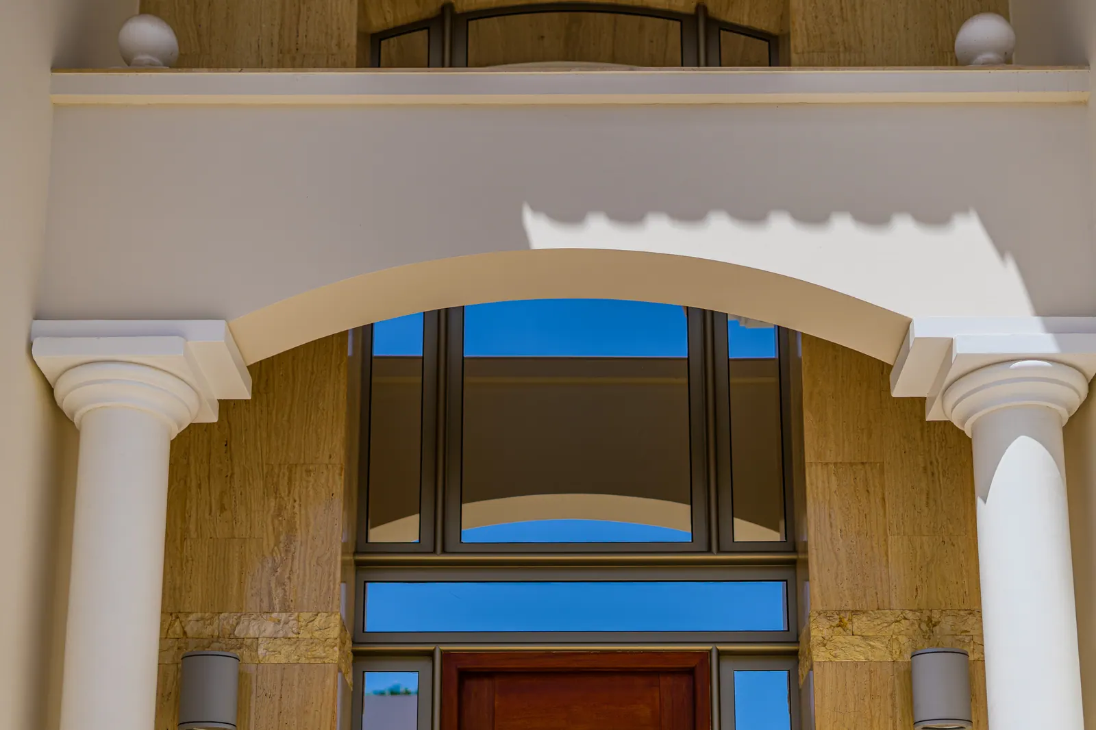 Detalle: arco de la entrada
