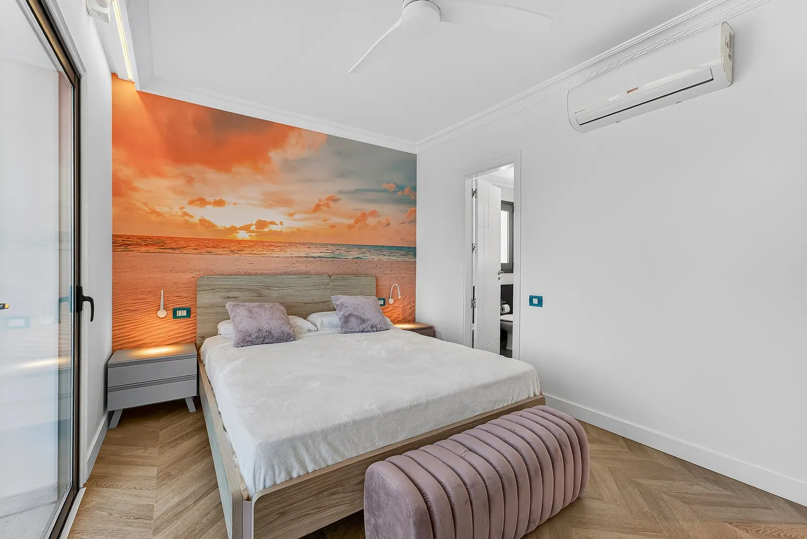 Dormitorio con salida al balcón