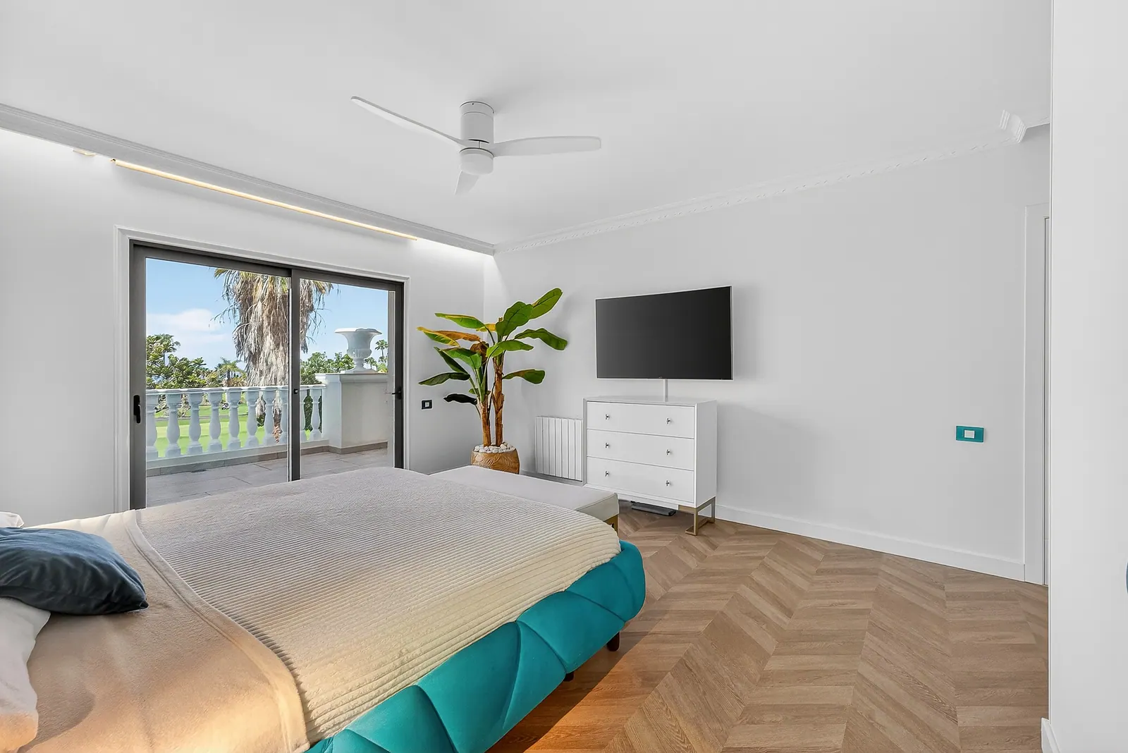 Dormitorio principal con salida a la terraza