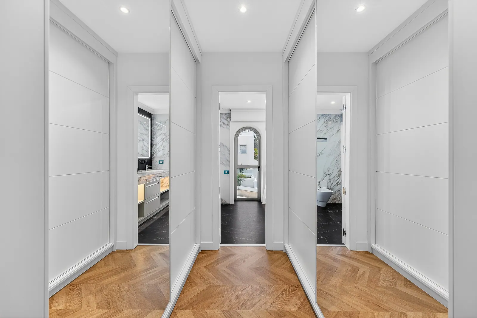 Vestidor con armarios